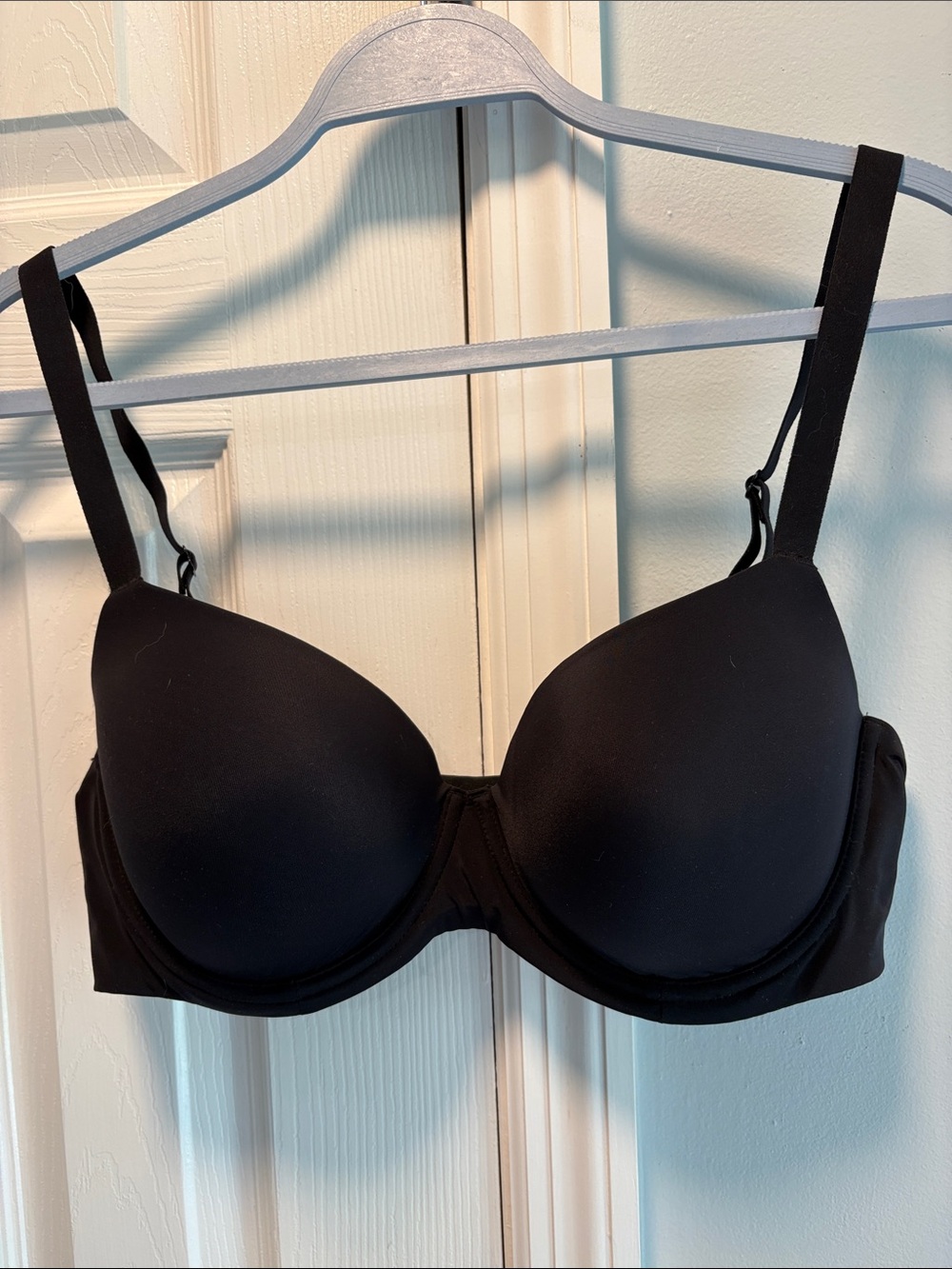 Amazon Essentials Black Seamless T-Shirt Bra with Underwire